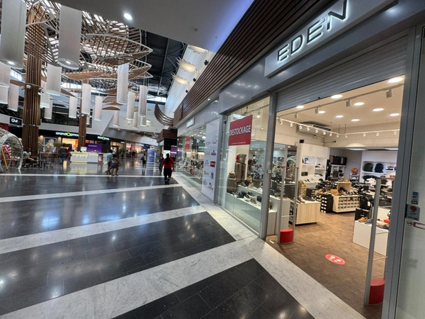 Investissement d’exception : deux cellules commerciales de 100 m² idéalement situées au cœur de Family Plaza