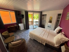 Spécial investisseur avisé, vente de l’hôtel restaurant La Chaumière, fonds et immobiliers idéalement situés à Matoury, près de Cayenne