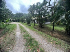 Gite de 12 bungallows plus foncier d'environ 2 ha à vendre