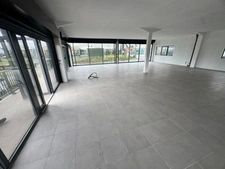 Magnifique surface commerciale de 340 m2 à louer Sortie de Cayenne