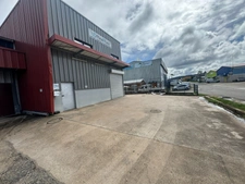 Magnifique opportunité de location d'un dépot de 280 m2 idéalement situé dans la zone d'activités de Cogneau Larivot