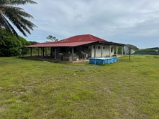 Exceptionnelle Maison a rénover sur une parcelle de 5000 m2 bord de RN1 Macouria
