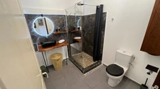 Splendide appartement T2  vue mer et massif du Rorota  à Rémire Montjoly vendu entièrement meublé et décoré