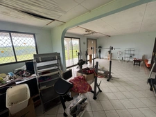 Exceptionnelle Maison a rénover sur une parcelle de 5000 m2 bord de RN1 Macouria