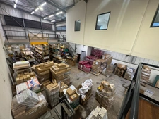 Magnifique opportunité de location d'un dépot de 280 m2 idéalement situé dans la zone d'activités de Cogneau Larivot