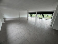 Magnifique surface commerciale de 340 m2 à louer Sortie de Cayenne