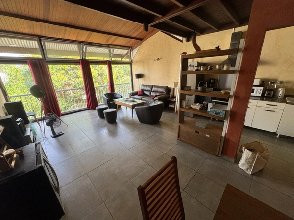 À vendre  Superbe appartement T2 bis duplex de 100 m² à Cayenne