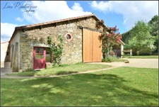 Domaine d'exception - CHAVAGNES EN PAILLERS (85) - 1 maison d'habitation ainsi que 2 gîtes avec piscine