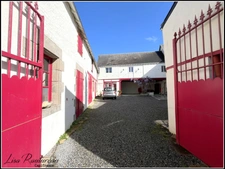 Dpt Loire Atlantique (44), à vendre VIEILLEVIGNE maison P10 de 360 m² - Terrain de 530,00 m² 