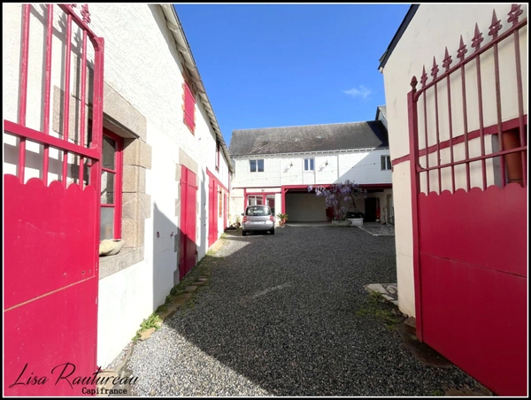 Dpt Loire Atlantique (44), à vendre VIEILLEVIGNE maison P10 de 360 m² - Terrain de 530,00 m² 