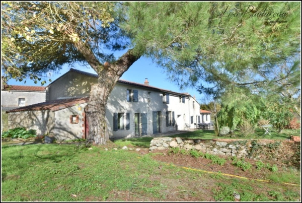 Maison à vendre 8 pièces LA BRUFFIERE (85)