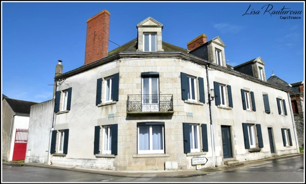 Dpt Loire Atlantique (44), à vendre VIEILLEVIGNE maison P10 de 360 m² - Terrain de 530,00 m² 