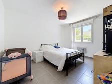 GIGNAC (34) Maison à vendre 4 pièces de plain pied 92 m2, 250 m2 de terrain, garage, parking.
