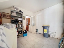 Immeuble à vendre MONTPELLIER (34) 254 m2 au sol -Comprenant un T1bis loué - un T3 libre - une remise de 100 m2 libre - un T2 à créer