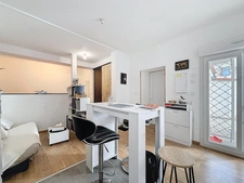 Immeuble à vendre MONTPELLIER (34) 254 m2 au sol -Comprenant un T1bis loué - un T3 libre - une remise de 100 m2 libre - un T2 à créer