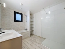 JUVIGNAC (34) - LA PLAINE : Maison à vendre 9 pièces 212 m2 divisée en deux appartements - terrain de 423 m2 - Garage - Terrasses - Jardin