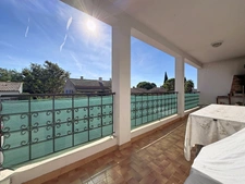 JUVIGNAC (34) - LA PLAINE : Maison à vendre 9 pièces 212 m2 divisée en deux appartements - terrain de 423 m2 - Garage - Terrasses - Jardin