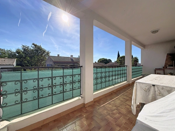 JUVIGNAC (34) - LA PLAINE : Maison à vendre 9 pièces 212 m2 divisée en deux appartements - terrain de 423 m2 - Garage - Terrasses - Jardin