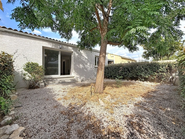 GIGNAC (34) Maison à vendre 4 pièces de plain pied 92 m2, 250 m2 de terrain, garage, parking.