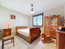 JUVIGNAC (34) - LA PLAINE : Maison à vendre 9 pièces 212 m2 divisée en deux appartements - terrain de 423 m2 - Garage - Terrasses - Jardin