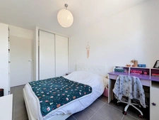GIGNAC (34) Maison à vendre 4 pièces de plain pied 92 m2, 250 m2 de terrain, garage, parking.