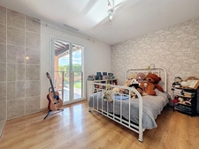 CLERMONT L'HERAULT (34) - House for sale, 6 rooms - 173.6 m² of living space (197 m² of floor space) - Landscaped and enclosed grounds with swimming pool (960 m²) - Double garage - Outbuilding (42 m² 