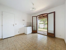 MIREVAL (34) Maison à vendre 4 pièces de plain pied 90 m2 + garage 16 m2 sur terrain clos et piscinable de 450 m2 