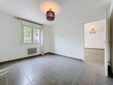 GIGNAC (34) Maison à vendre 4 pièces de plain pied 92 m2, 250 m2 de terrain, garage, parking.