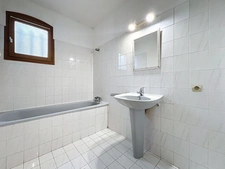 MIREVAL (34) Maison à vendre 4 pièces de plain pied 90 m2 + garage 16 m2 sur terrain clos et piscinable de 450 m2 