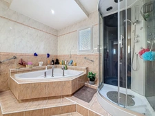 Maison à vendre 7 pièces 166 m2 JUVIGNAC (34) FONTCAUDE - Terrasse / Piscine - Double garage + Sous sol 121 m2 - Terrain clos