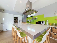 JUVIGNAC : FONTCAUDE – VILLA CONTEMPORAINE EN BOIS AVEC PISCINE ET VUE PANORAMIQUE SUR LE GOLF