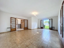 MIREVAL (34) Maison à vendre 4 pièces de plain pied 90 m2 + garage 16 m2 sur terrain clos et piscinable de 450 m2 