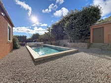 CLERMONT L'HERAULT (34) - House for sale, 6 rooms - 173.6 m² of living space (197 m² of floor space) - Landscaped and enclosed grounds with swimming pool (960 m²) - Double garage - Outbuilding (42 m² 