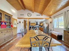 CLERMONT L'HERAULT (34) - House for sale, 6 rooms - 173.6 m² of living space (197 m² of floor space) - Landscaped and enclosed grounds with swimming pool (960 m²) - Double garage - Outbuilding (42 m² 