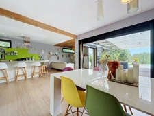 JUVIGNAC : FONTCAUDE – VILLA CONTEMPORAINE EN BOIS AVEC PISCINE ET VUE PANORAMIQUE SUR LE GOLF