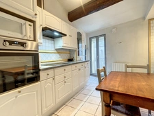 Immeuble à vendre MONTPELLIER (34) 254 m2 au sol -Comprenant un T1bis loué - un T3 libre - une remise de 100 m2 libre - un T2 à créer