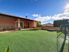 CLERMONT L'HERAULT (34) - House for sale, 6 rooms - 173.6 m² of living space (197 m² of floor space) - Landscaped and enclosed grounds with swimming pool (960 m²) - Double garage - Outbuilding (42 m² 