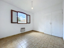 MIREVAL (34) Maison à vendre 4 pièces de plain pied 90 m2 + garage 16 m2 sur terrain clos et piscinable de 450 m2 