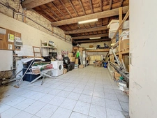 Immeuble à vendre MONTPELLIER (34) 254 m2 au sol -Comprenant un T1bis loué - un T3 libre - une remise de 100 m2 libre - un T2 à créer