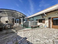 Dpt Hérault (34), à vendre maison P6 de 131 m² - divisée en 2 appartements - Plain pied - Terrasse de 95 m2 - Cave - 5 parkings