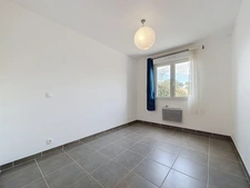 GIGNAC (34) Maison à vendre 4 pièces de plain pied 92 m2, 250 m2 de terrain, garage, parking.