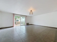 GIGNAC (34) Maison à vendre 4 pièces de plain pied 92 m2, 250 m2 de terrain, garage, parking.
