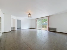 GIGNAC (34) Maison à vendre 4 pièces de plain pied 92 m2, 250 m2 de terrain, garage, parking.