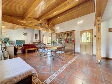 CLERMONT L'HERAULT (34) - House for sale, 6 rooms - 173.6 m² of living space (197 m² of floor space) - Landscaped and enclosed grounds with swimming pool (960 m²) - Double garage - Outbuilding (42 m² 