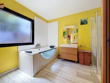 JUVIGNAC : FONTCAUDE – VILLA CONTEMPORAINE EN BOIS AVEC PISCINE ET VUE PANORAMIQUE SUR LE GOLF