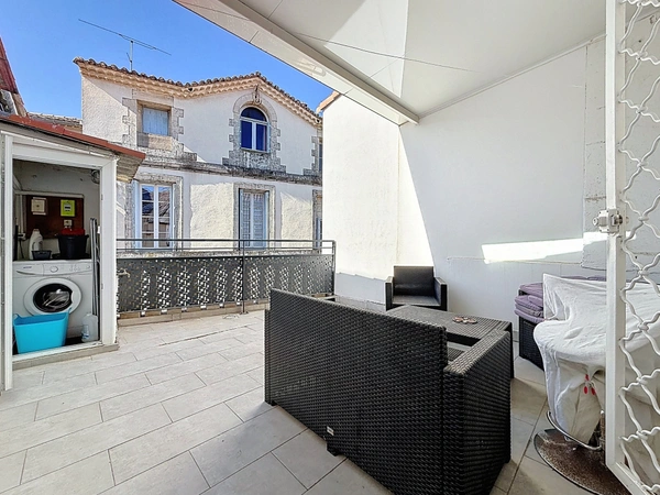 Immeuble à vendre MONTPELLIER (34) 254 m2 au sol -Comprenant un T1bis loué - un T3 libre - une remise de 100 m2 libre - un local commun