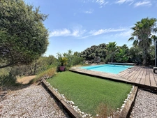 JUVIGNAC : FONTCAUDE – VILLA CONTEMPORAINE EN BOIS AVEC PISCINE ET VUE PANORAMIQUE SUR LE GOLF