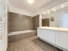 GIGNAC (34) Maison à vendre 4 pièces de plain pied 92 m2, 250 m2 de terrain, garage, parking.