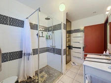 JUVIGNAC (34) - LA PLAINE : Maison à vendre 9 pièces 212 m2 divisée en deux appartements - terrain de 423 m2 - Garage - Terrasses - Jardin
