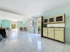 Maison à vendre JUVIGNAC (34) 6 pièces - 169 m2 - Divisée en 2 appartements et 1 garage - Terrain avec piscine de 1298 m2